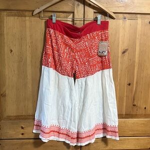 Red and White Patterned Capris